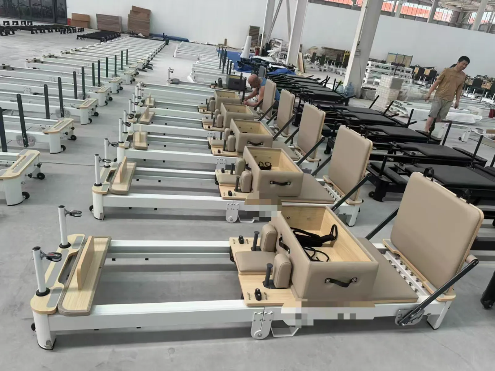Foldable aluminum pilates reformer